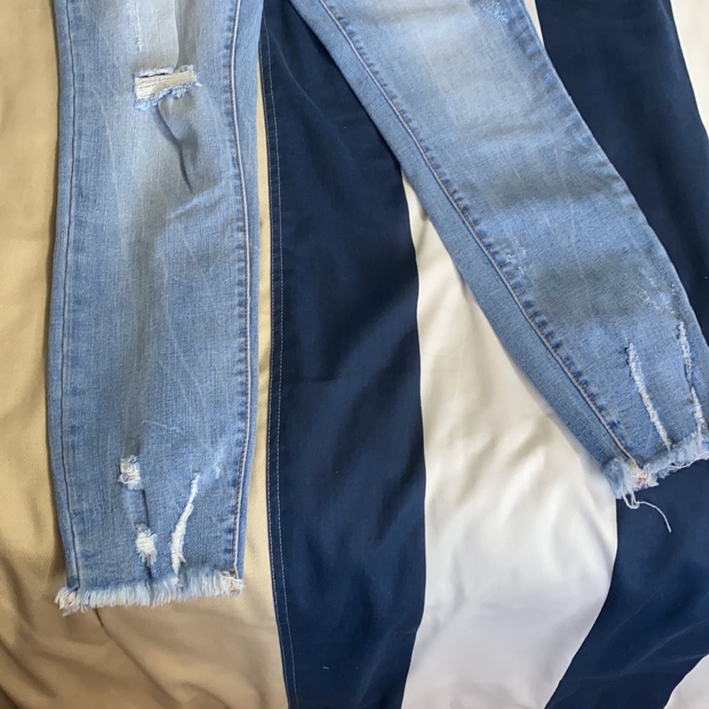 Distressed High Rise Jeggings - Picture 3 of 5
